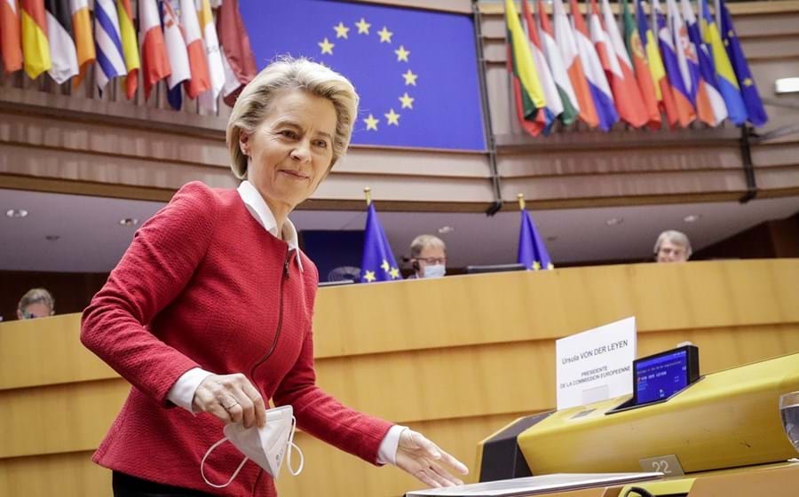 Ursula von der Leyen diz que é preciso investir rapidamente os 750 mil euros do fundo de recuperação.