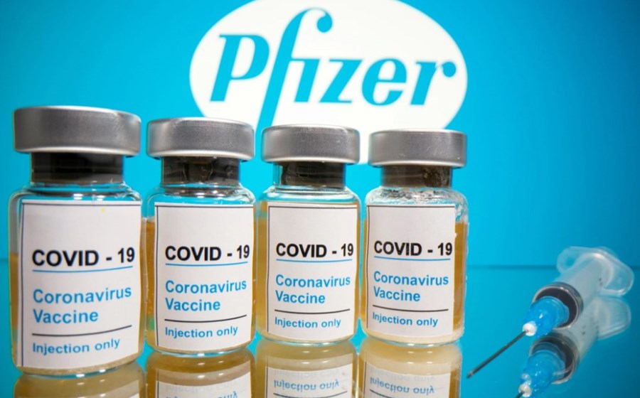 A vacina contra a covid-19 da Pfizer e BioNTech é atualmente prescrita em duas doses.