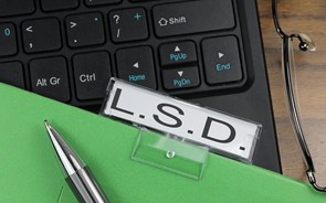 CEO de startup de 2 mil milhões é despedido por usar LSD no trabalho