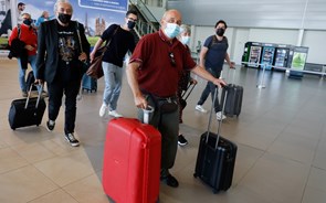 Máscaras caem em aeroportos e voos da UE a partir de segunda-feira