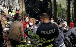 Queda de teleférico provoca 14 mortos em Itália. Volta a Itália tem percurso previsto na zona