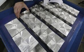 Paládio pula quase 5% com sanções à Rússia no horizonte