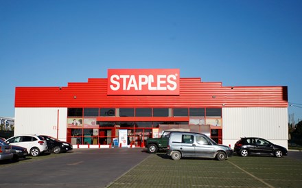 Firmo vende 35% à ActiveCap e compra a Staples às costas do Novo Banco