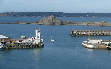 Reino Unido envia barcos-patrulha para Jersey devido a disputa pós-Brexit com França