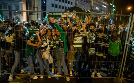 Especialistas associam subida de casos de covid em Lisboa aos festejos do Sporting