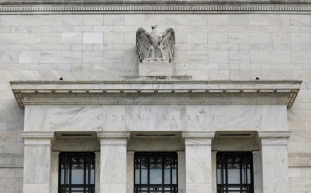 Fed acelera retirada de estímulos a uma economia em brasa