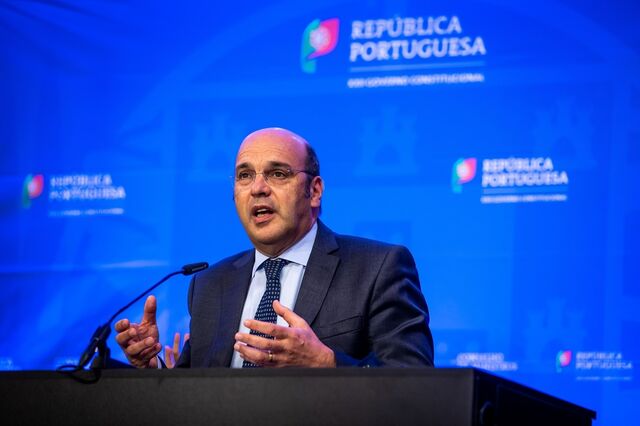 Negociações do OE2022 devem 'conjugar' disciplina orçamental com apoios, avisa Siza Vieira
