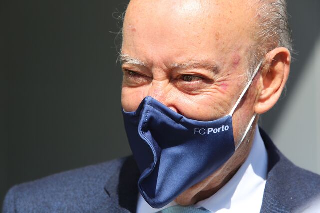 Porto volta ao mercado após adiar reembolso em 2020