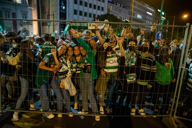Especialistas associam subida de casos de covid em Lisboa aos festejos do Sporting