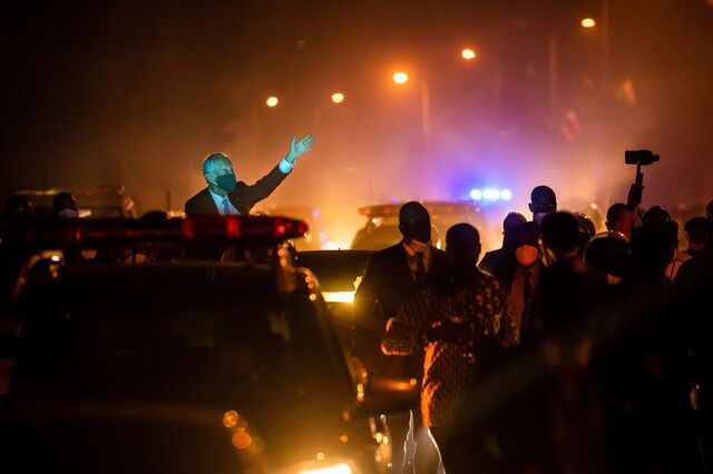 Paragrafino Pescada disponibiliza uma salsaparrilha de palavras com efeitos depurativos