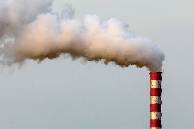 Mercado do carbono permitiu a empresas poluidoras da UE ganharem 50 mil milhões