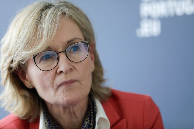 Comissão Europeia quer incentivar famílias a investirem poupanças