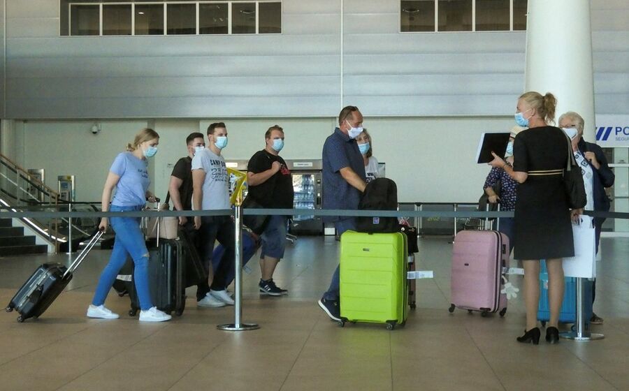 aeroporto virus mascara turismo