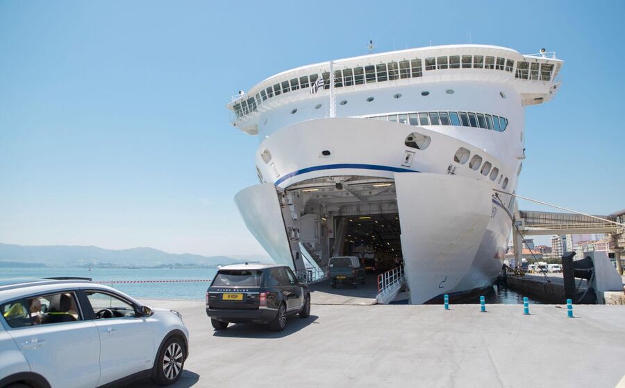 Ferry da empresa, em Pont-Aven. 