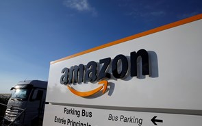 Receitas da Amazon superam expectativas, mas 'guidance' leva a tropeção de 5% em bolsa