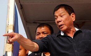 Presidente das Filipinas ameaça prender quem recusar vacina contra covid