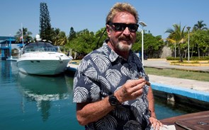 A vida de McAfee, fundador do conhecido antivírus, que pôs fim à vida na prisão