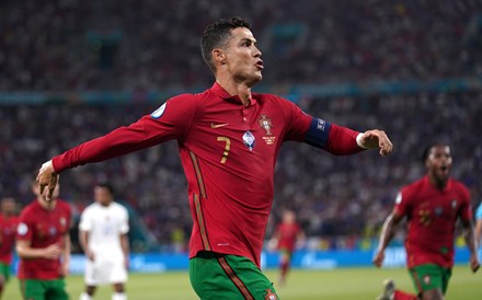 Ronaldo iguala recorde mundial de Ali Daei com golo 109 por Portugal