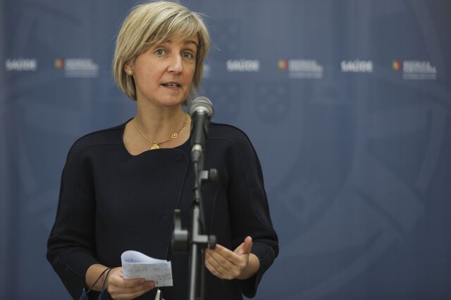 Partidos consideram “tardia” a saída de Temido e exigem “mudança de políticas”