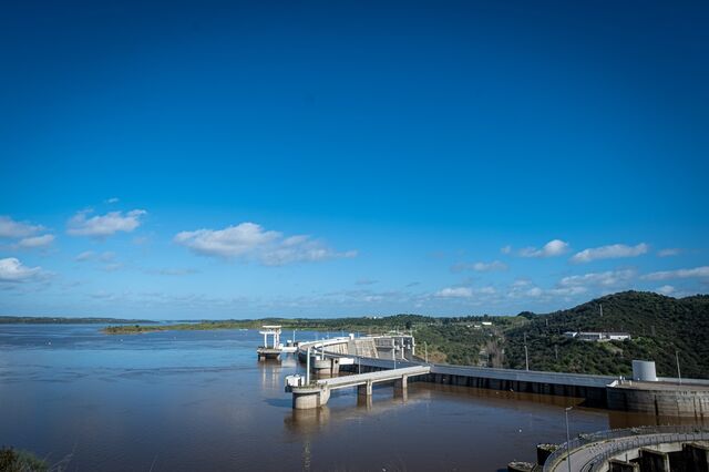 Governo leiloa hoje exploração de 263 MW de solar em sete barragens