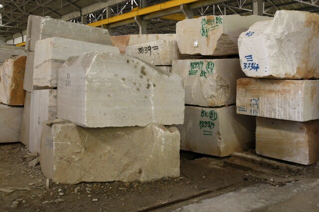 Apenas um terço da pedra  ainda é exportada em bloco