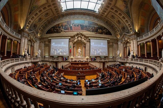 Deputados aprovam direito a teletrabalho para quem tem filhos até oito anos