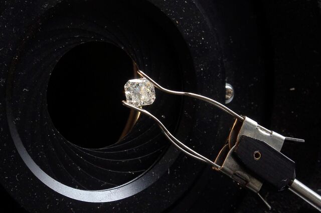Angola arrecada 56,6 milhões de dólares com leilão de diamantes