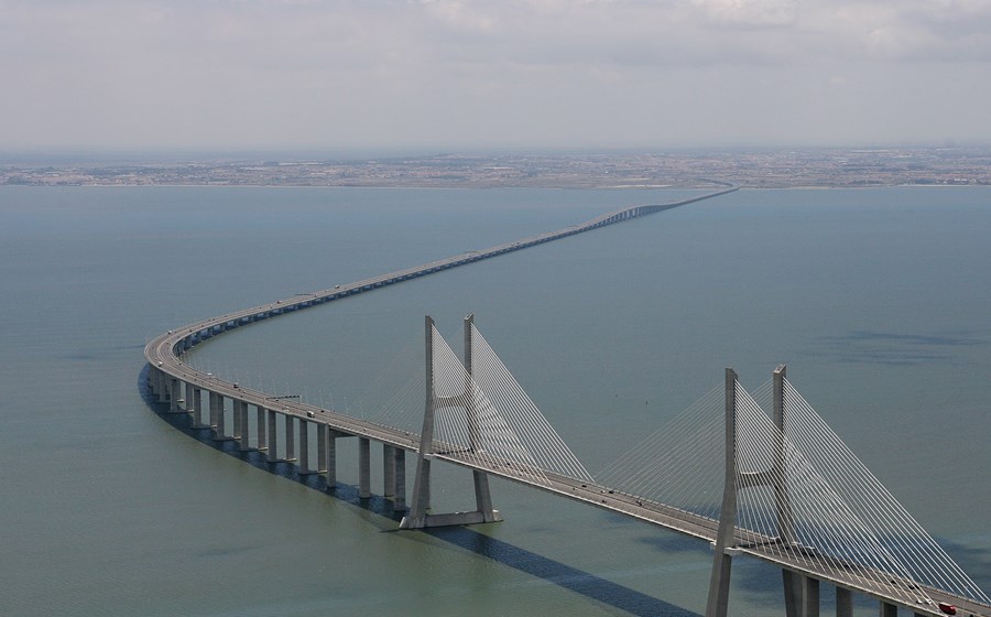 A Lusoponte, concessionária das pontes 25 de Abril e Vasco da Gama, registou em dezembro, devido à covid-19, uma queda de cerca de 25% do tráfego.