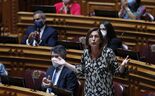 Ana Catarina Mendes diz que PSD anda 'em ziguezague na pandemia'