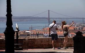 Economia portuguesa com recuperação “menos intensa” à porta do verão