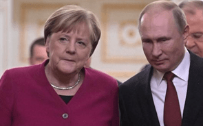 Merkel discutiu por telefone com Putin o gasoduto Nord Stream 2