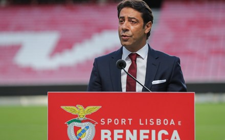 Benfica 'fecha a porta' a Textor