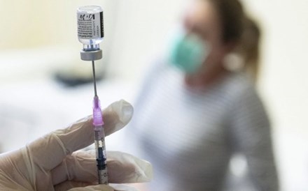 Covid-19: Portugal tem 42% da população residente com vacinação completa 