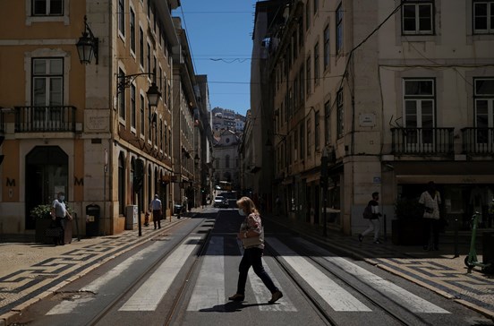 Portugal Com Mais 965 Casos De Covid 19 E 3 Mortes Nas Ultimas 24 Horas Coronavirus Jornal De Negocios