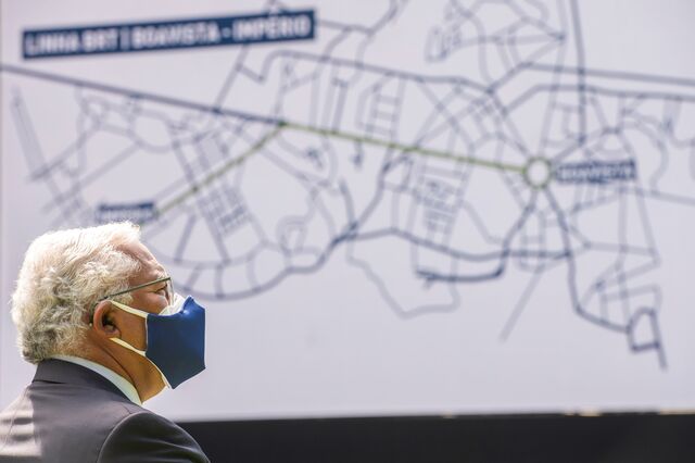 Concurso para metrobus do Porto adiado