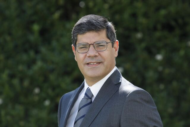 Brilhante Dias considera urgente estabilidade no licenciamento da atividade económica