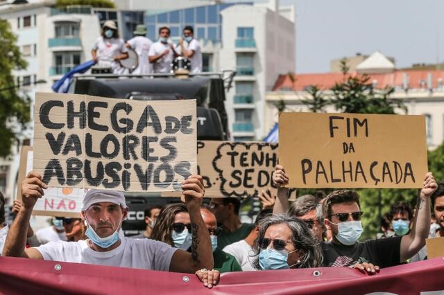 Manifestantes pedem redução do preço dos combustíveis no centro de Lisboa