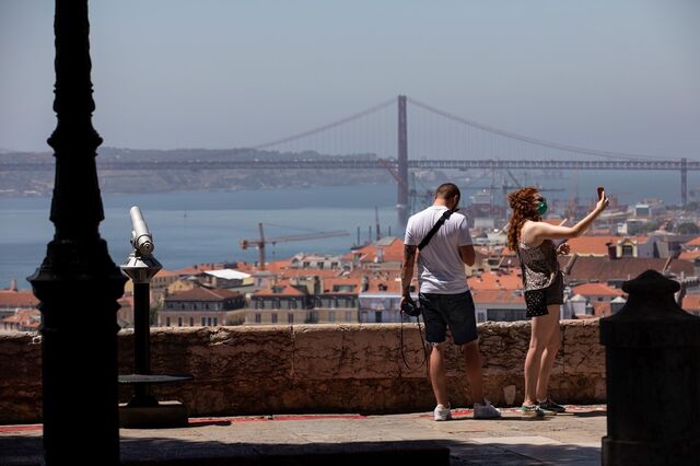 Trabalho foi principal motivo para viagens ao estrangeiro