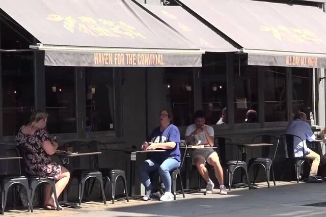 No suposto 'dia da liberdade” em Inglaterra, a palavra de ordem é “cautela”