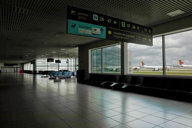 Aeroportos estão a metade do tráfego de há um ano