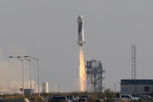 Filha de astronauta e apresentador de TV lançados no espaço em missão de Bezos 