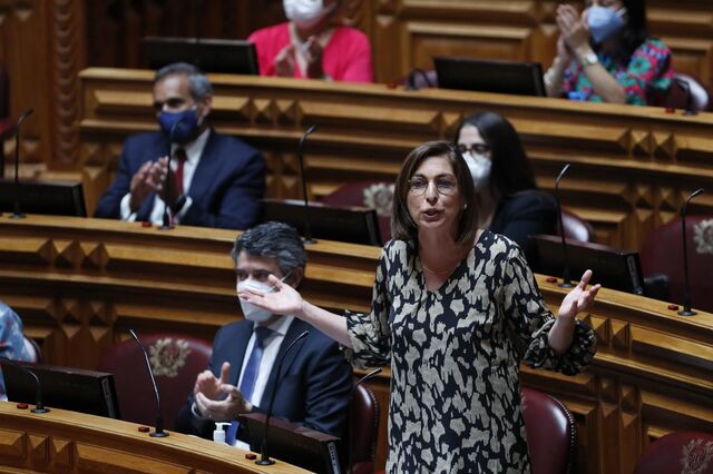 Ana Catarina Mendes diz que PSD anda 'em ziguezague na pandemia'