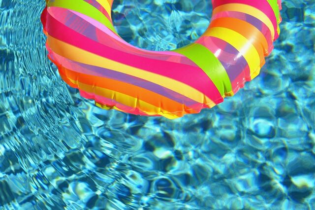 Em pleno verão e com casos de covid-19 a subir, espanhóis viram-se para o Airbnb das piscinas 