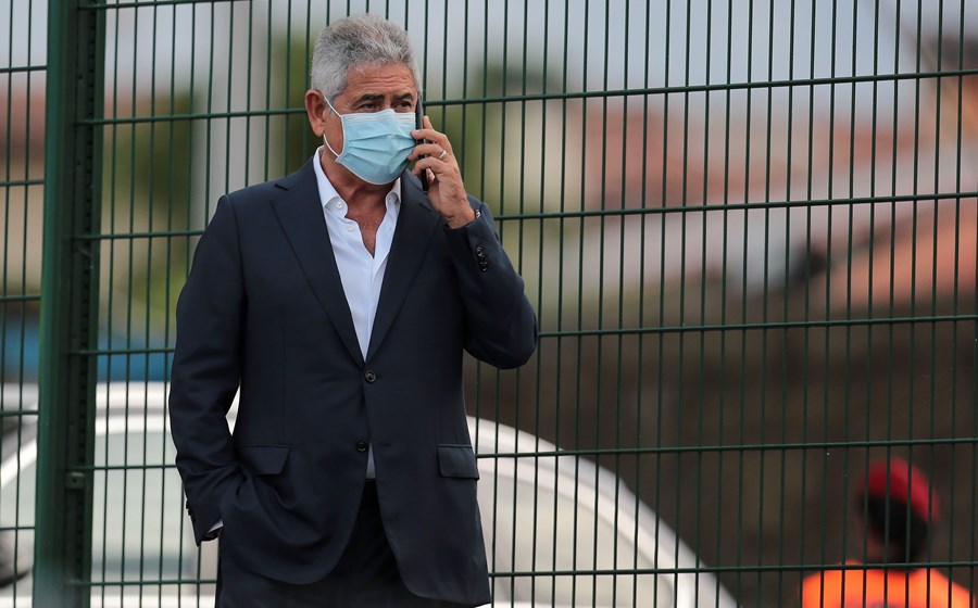 Luís Filipe Vieira, presidente do Benfica, foi detido na quarta-feira e encontra-se à espera de concluir o interrogatório.