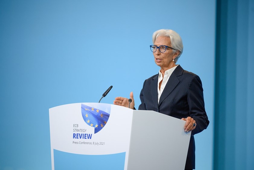 Christine Lagarde, presidente do Banco Central Europeu, oficializou a primeira revisão em 18 anos da autoridade bancária.