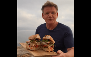 Assim é uma bifana para Gordon Ramsay, e o mundo já reagiu