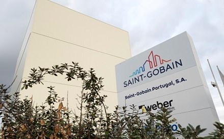 Trabalhadores da Saint-Gobain reúnem-se amanhã para discutir 'passos seguintes'