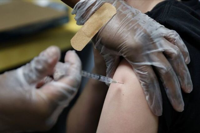 Autoagendamento de vacina para 16 e 17 anos termina esta sexta-feira