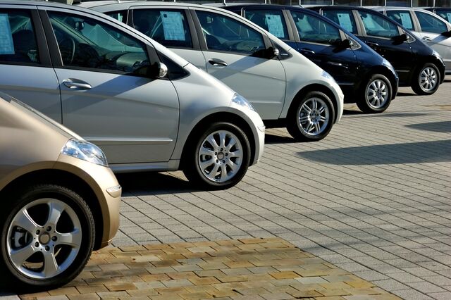 Atrasos nas entregas ajudam a derrubar vendas automóveis