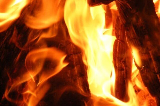 Dominado incêndio em empresa de reciclagem de plástico em Rio Maior